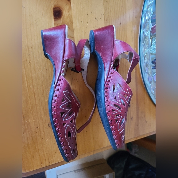 Sandals - Picture 3 of 7